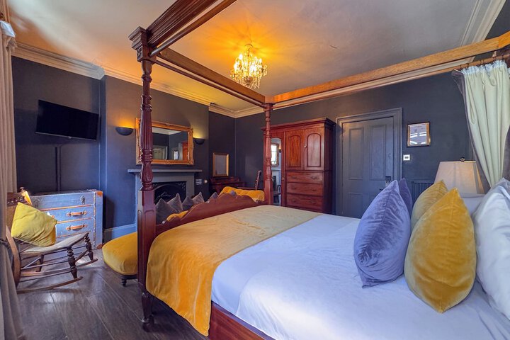 Room 7 of 34