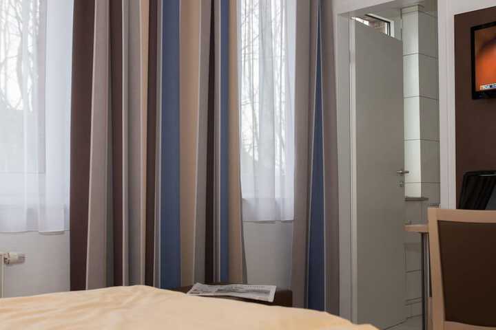 Room 4 of 34