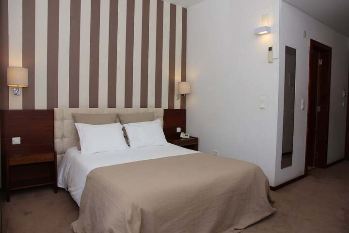 Room 6 of 92