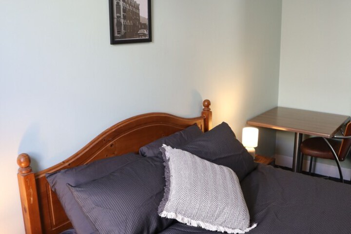Room 6 of 24
