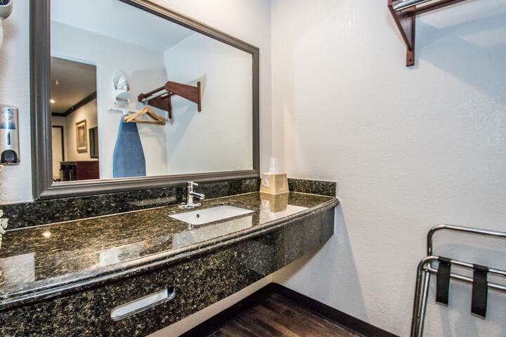 Bathroom sink