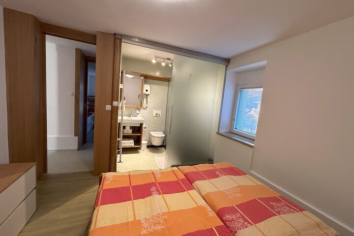 Room 26 of 74