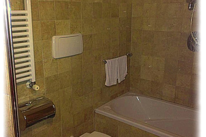 Room 6 of 15
