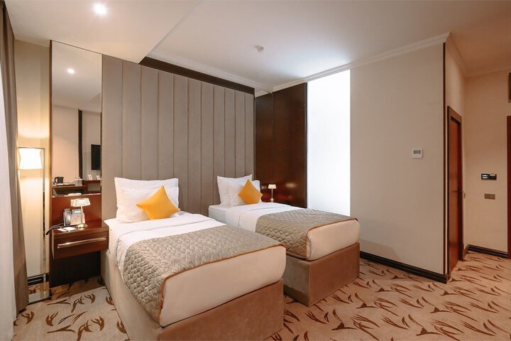 Room 15 of 32