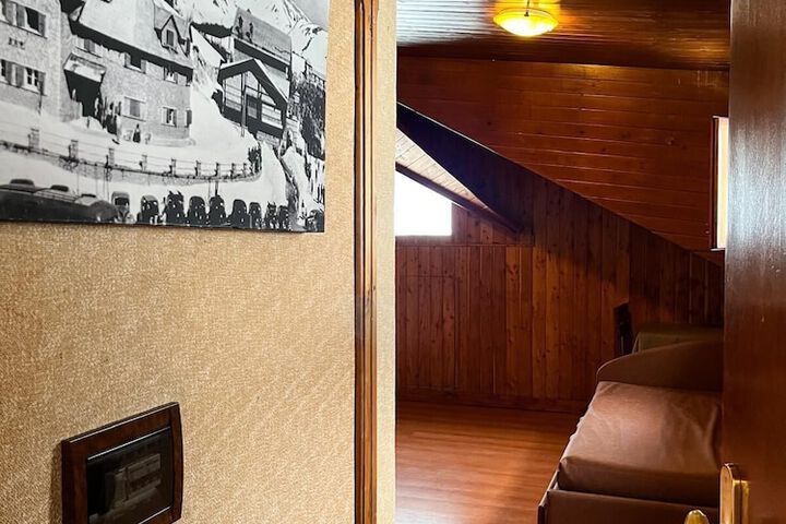 Room 15 of 38