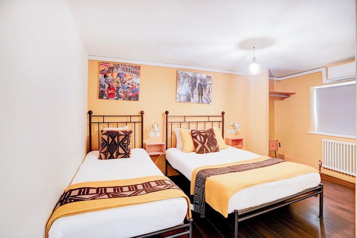 Room 17 of 27