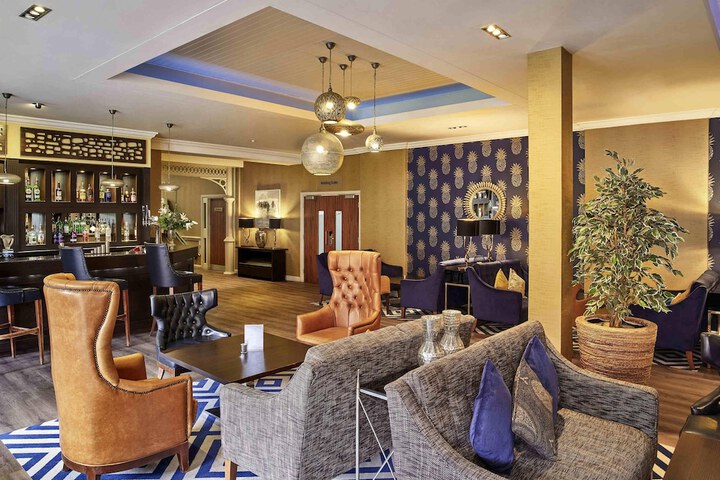 Lounge 63 of 86
