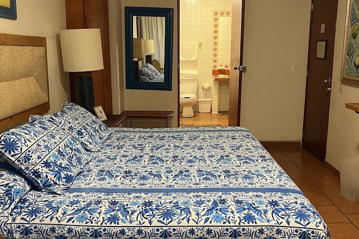 Room 6 of 39