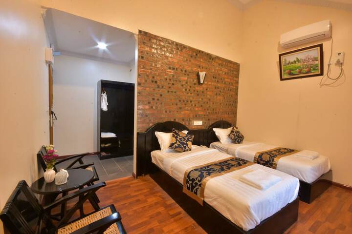 Room 10 of 38