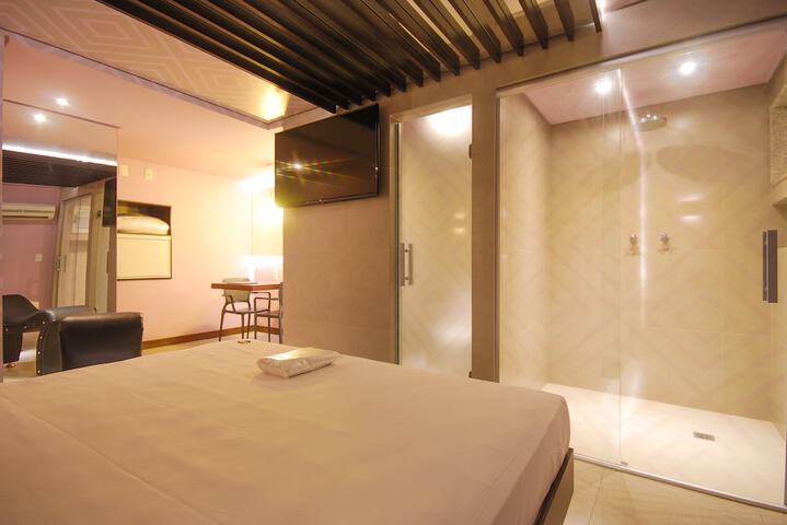 Room 9 of 37