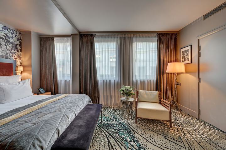 Room 32 of 83
