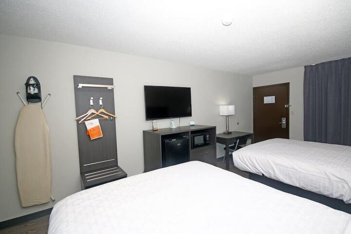 2 Queen Beds (5 of 6)