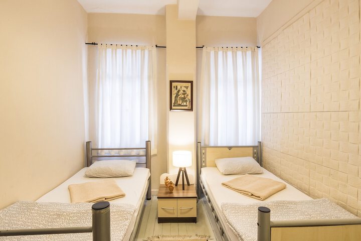Room 18 of 27