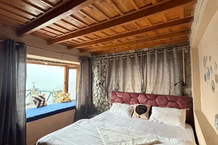 Room 16 of 25