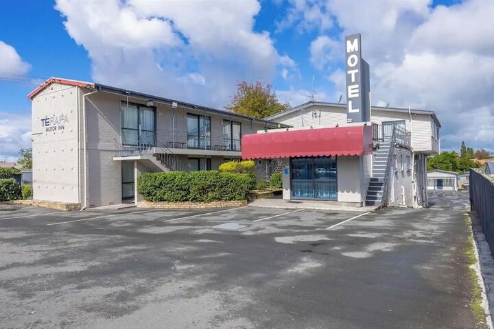 Hotel 74 of 81