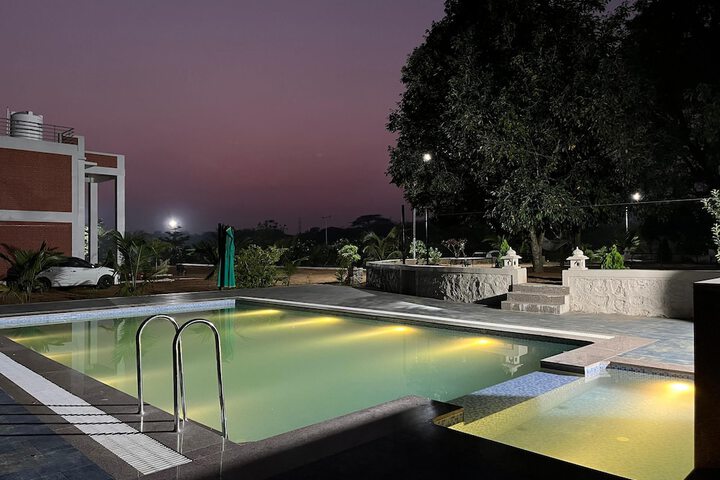 Pool 32 of 72