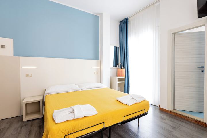 Room 33 of 161