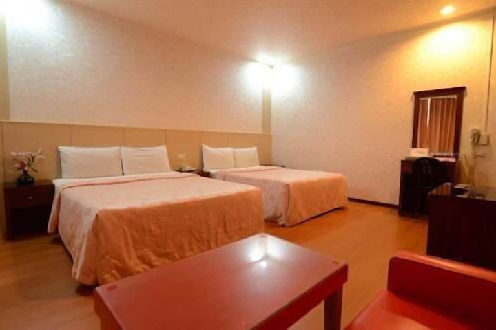 Room 8 of 13