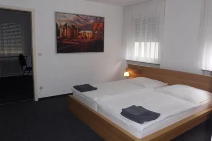 Room 4 of 13
