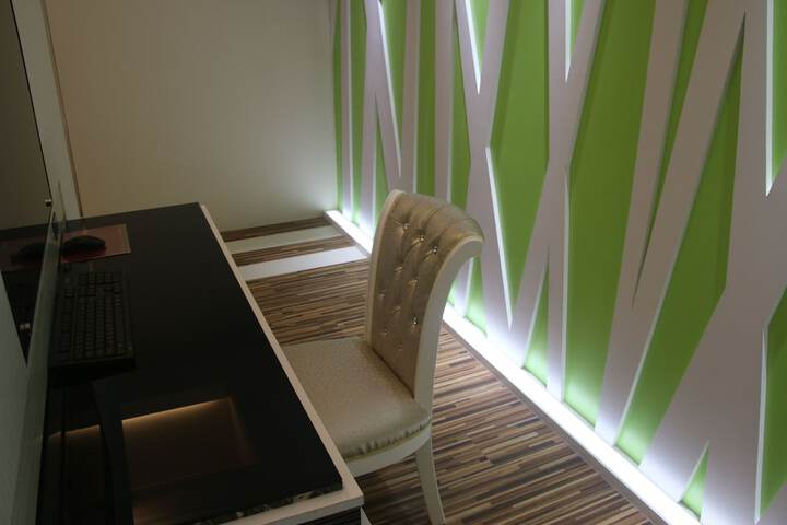 Room 3 of 216