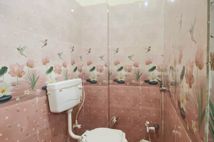 Room 8 of 12