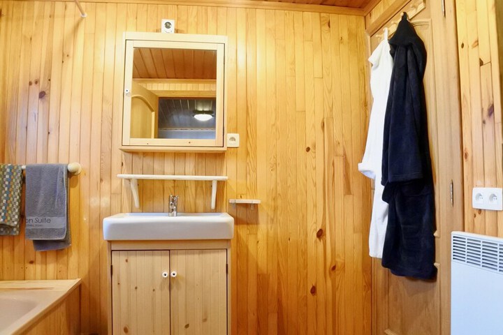 Room 7 of 10