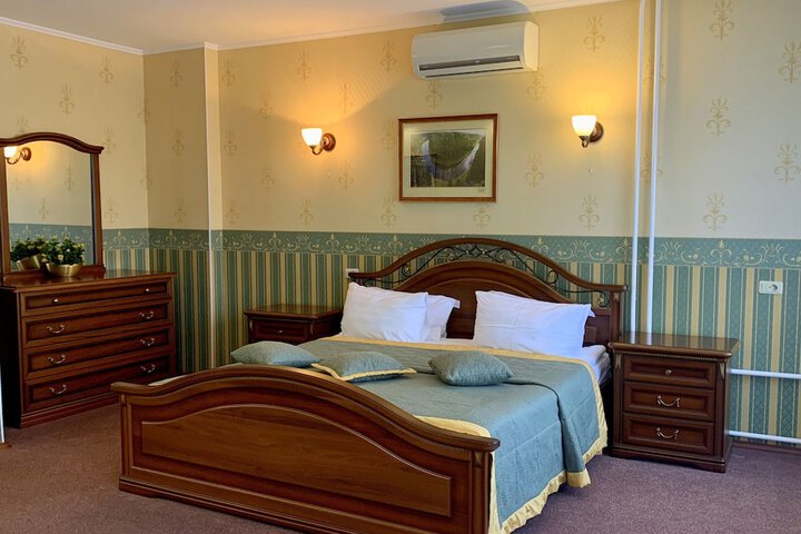 Room 27 of 74