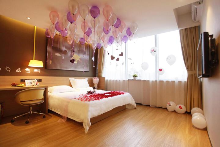 Room 21 of 40