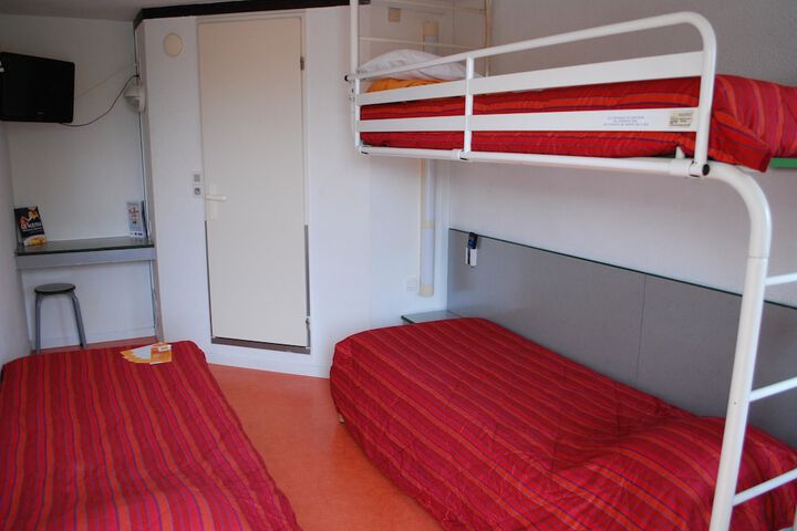 Room 8 of 25