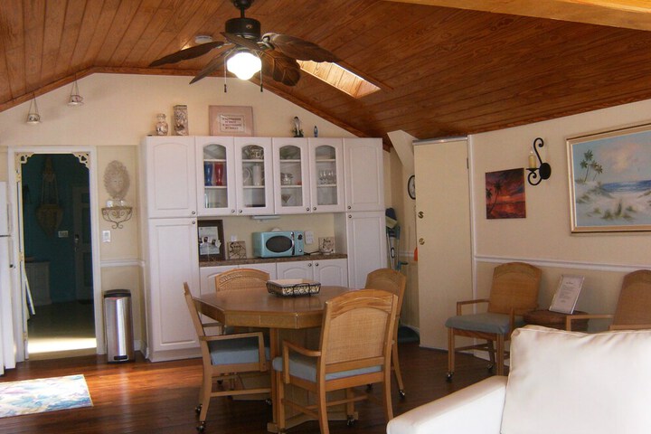 Room 9 of 25