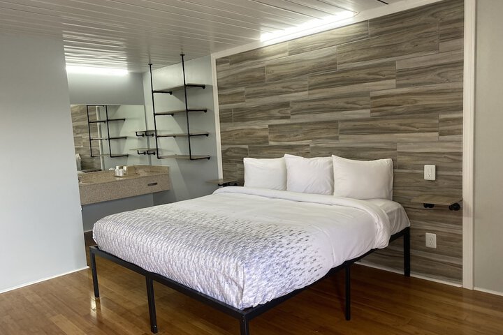 Room 7 of 10