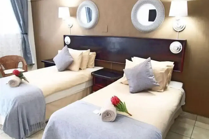 Room 4 of 15