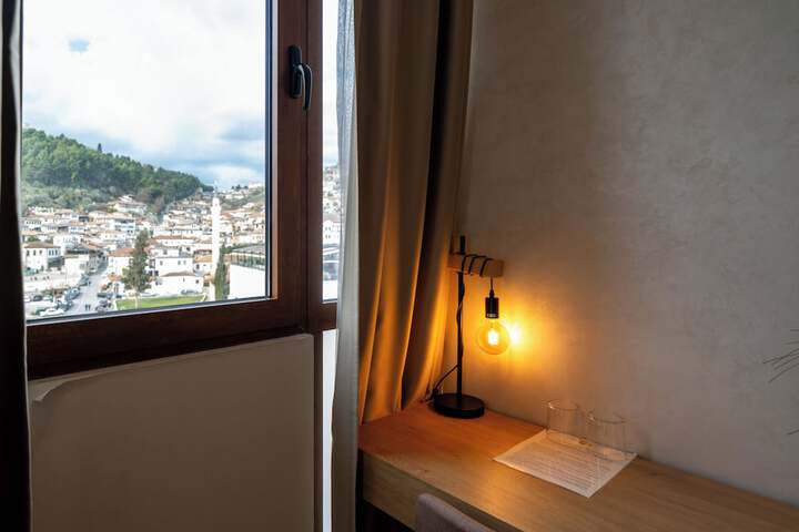 Room 10 of 91