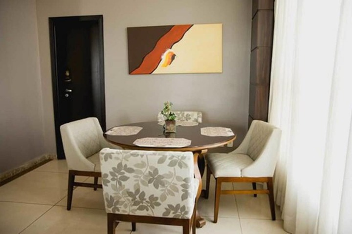 Dining 40 of 68