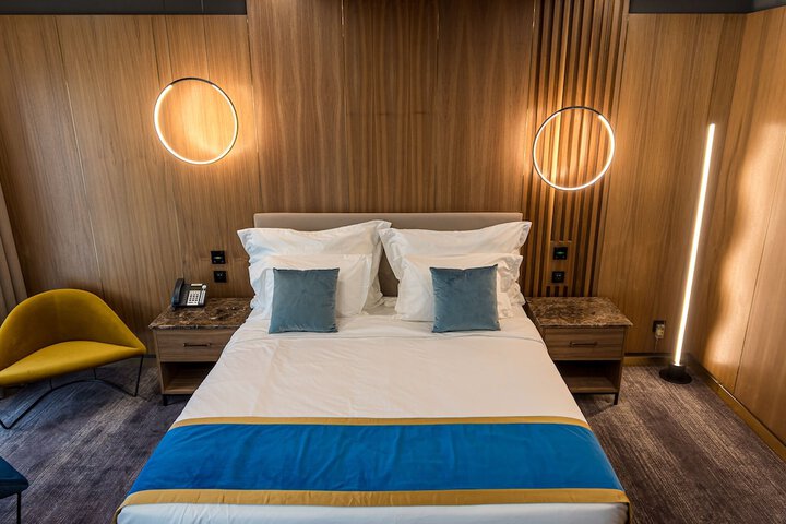 Room 2 of 22