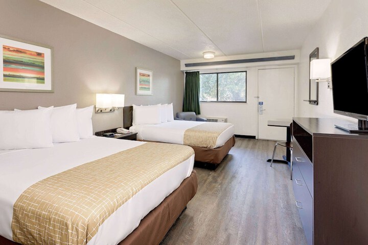 1 Double Bed Accessible Room (3 of 11)