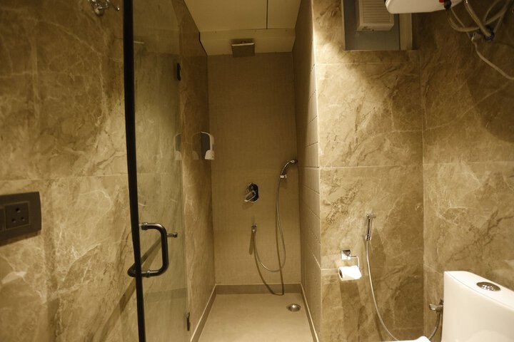 Room 10 of 11
