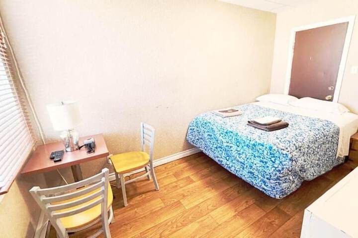 Room 6 of 20