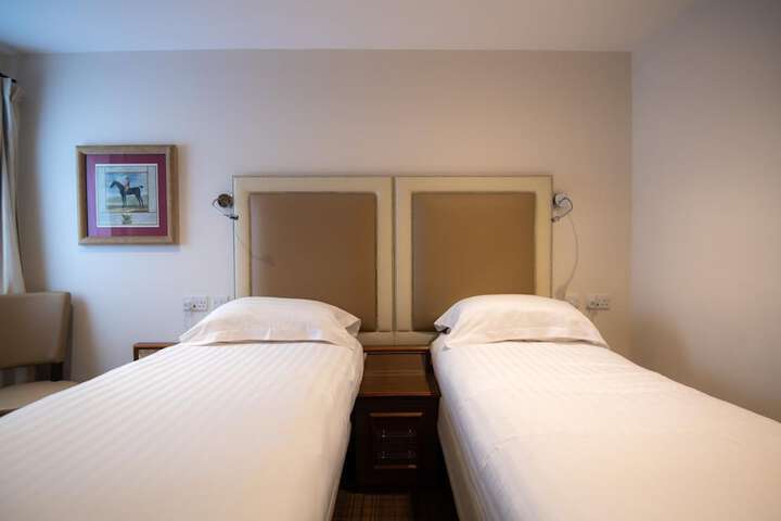 Room 13 of 39