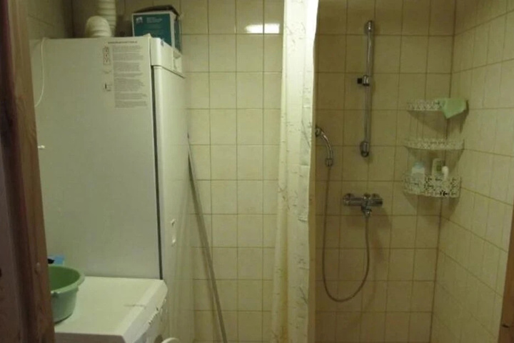 Room 6 of 13