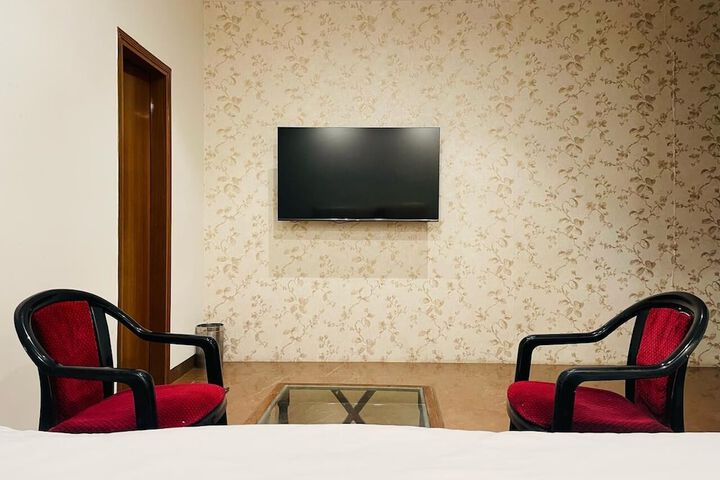 Room 9 of 31