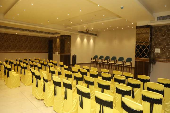 Ballroom/Hall 32 of 45