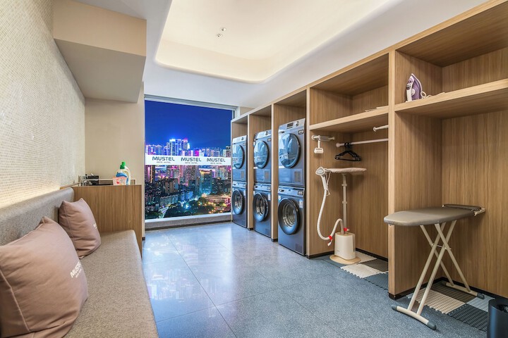 Room 42 of 79