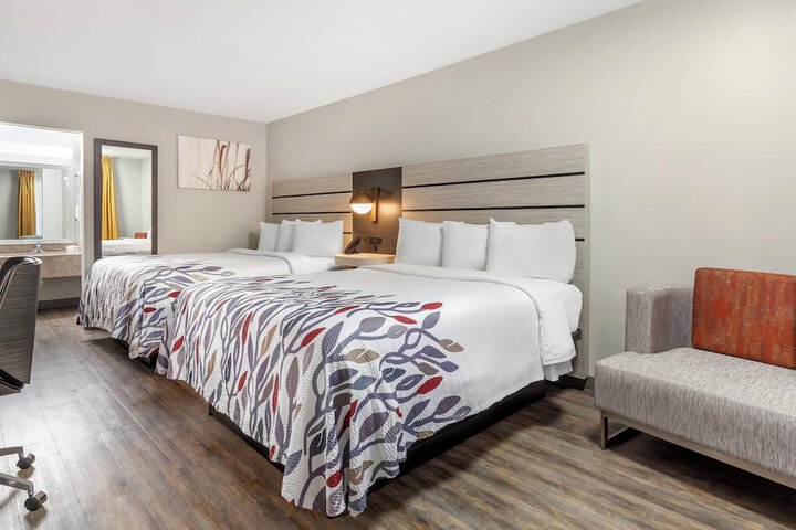 Deluxe 2 Queen Beds (7 of 13)