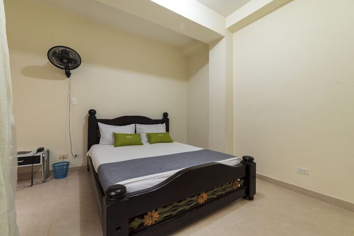 Room 8 of 9