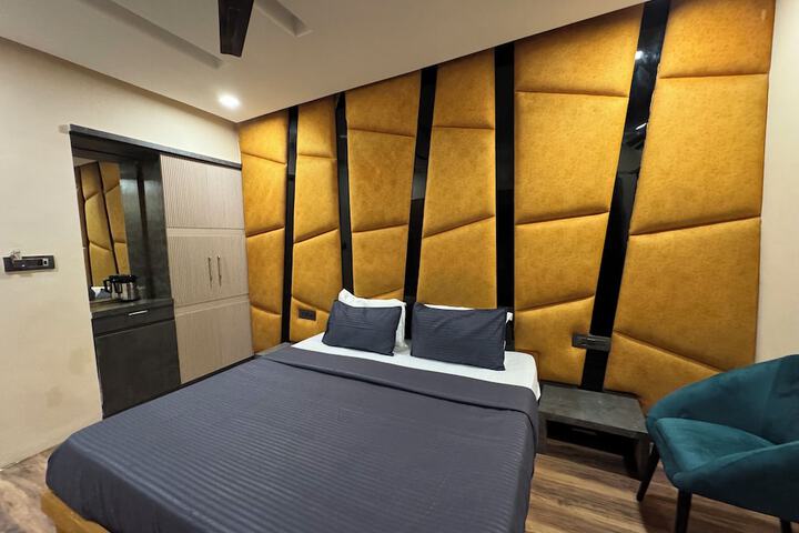 Room 8 of 36