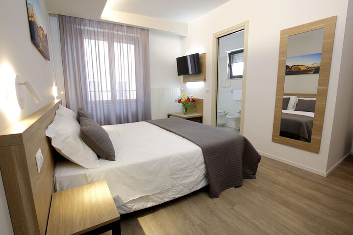 Room 10 of 31