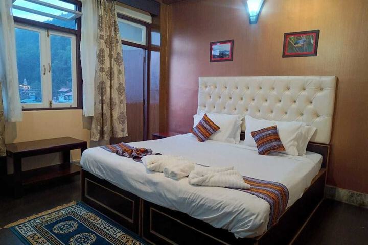 Room 10 of 30