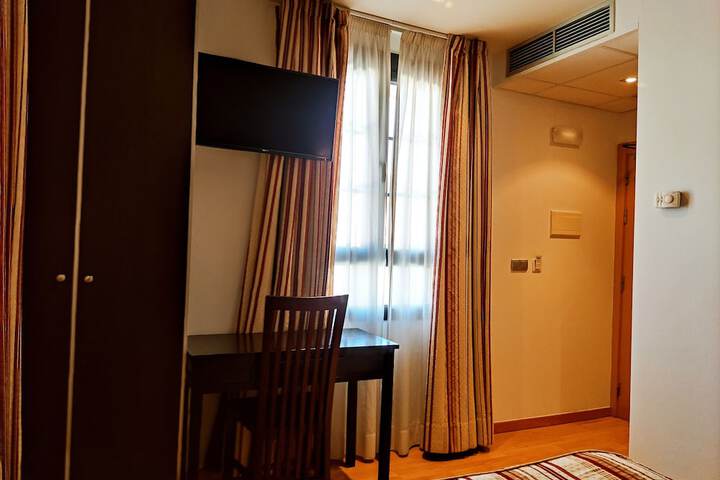 Room 25 of 46