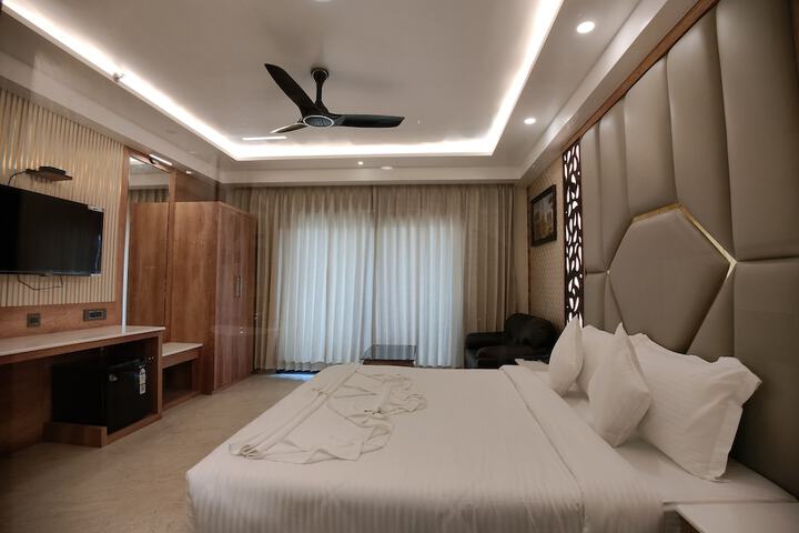 Room 4 of 17